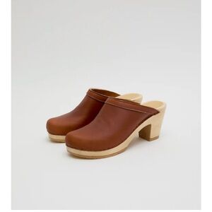 No 6 Store old school high heel clogs in bourbon
